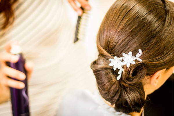 Penteados para Madrinha de Casamento: Elegância e Estilo no Altar